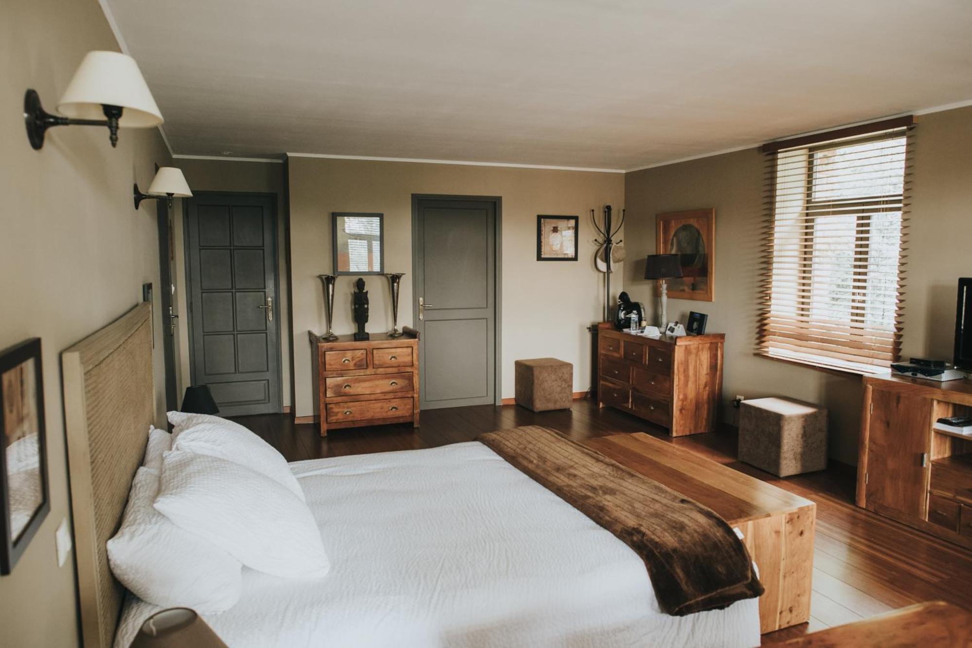 Logis Hotel-Restaurant - Le Moulin D'Artres Luaran gambar