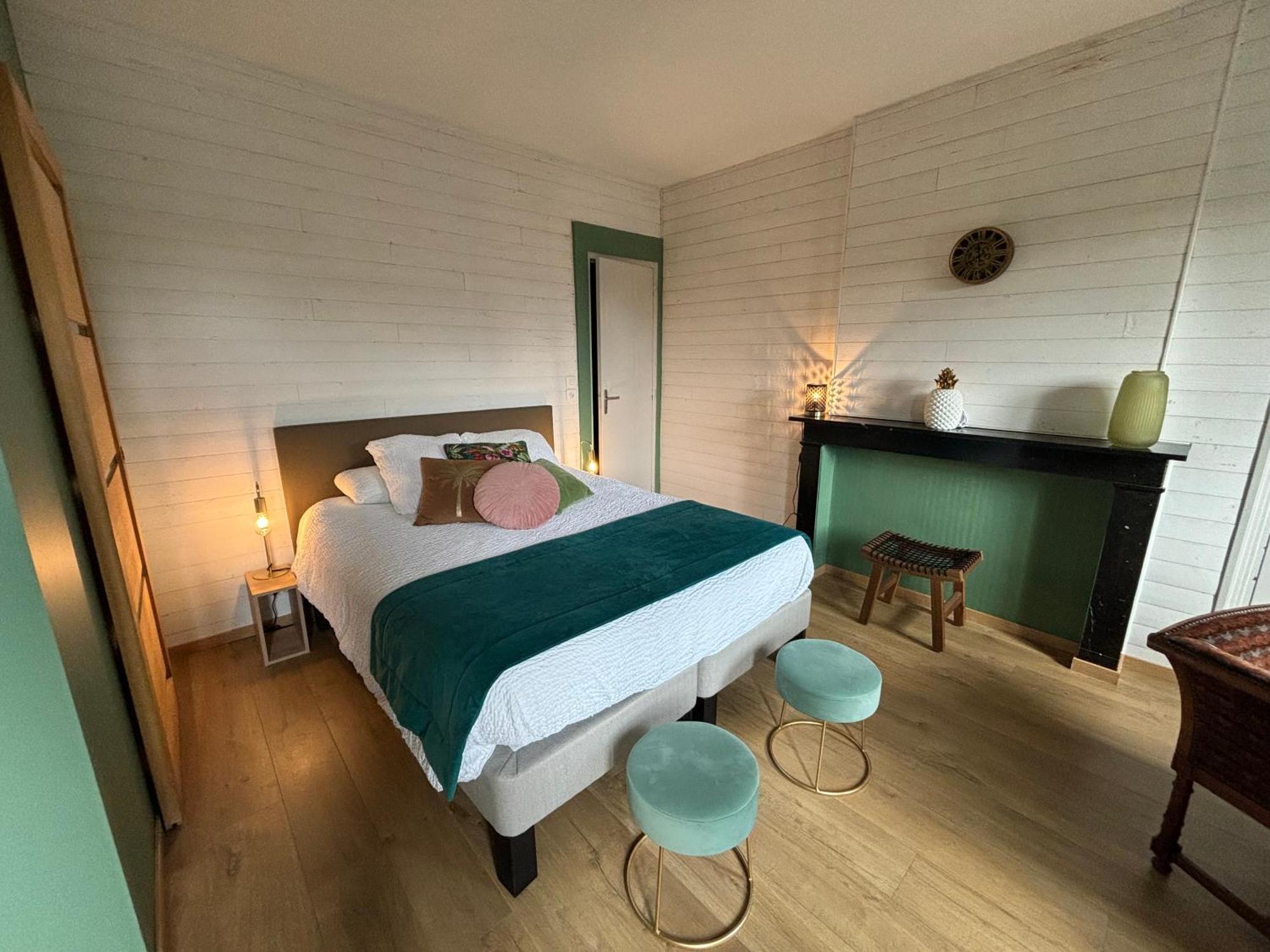 Logis Hotel-Restaurant - Le Moulin D'Artres Luaran gambar