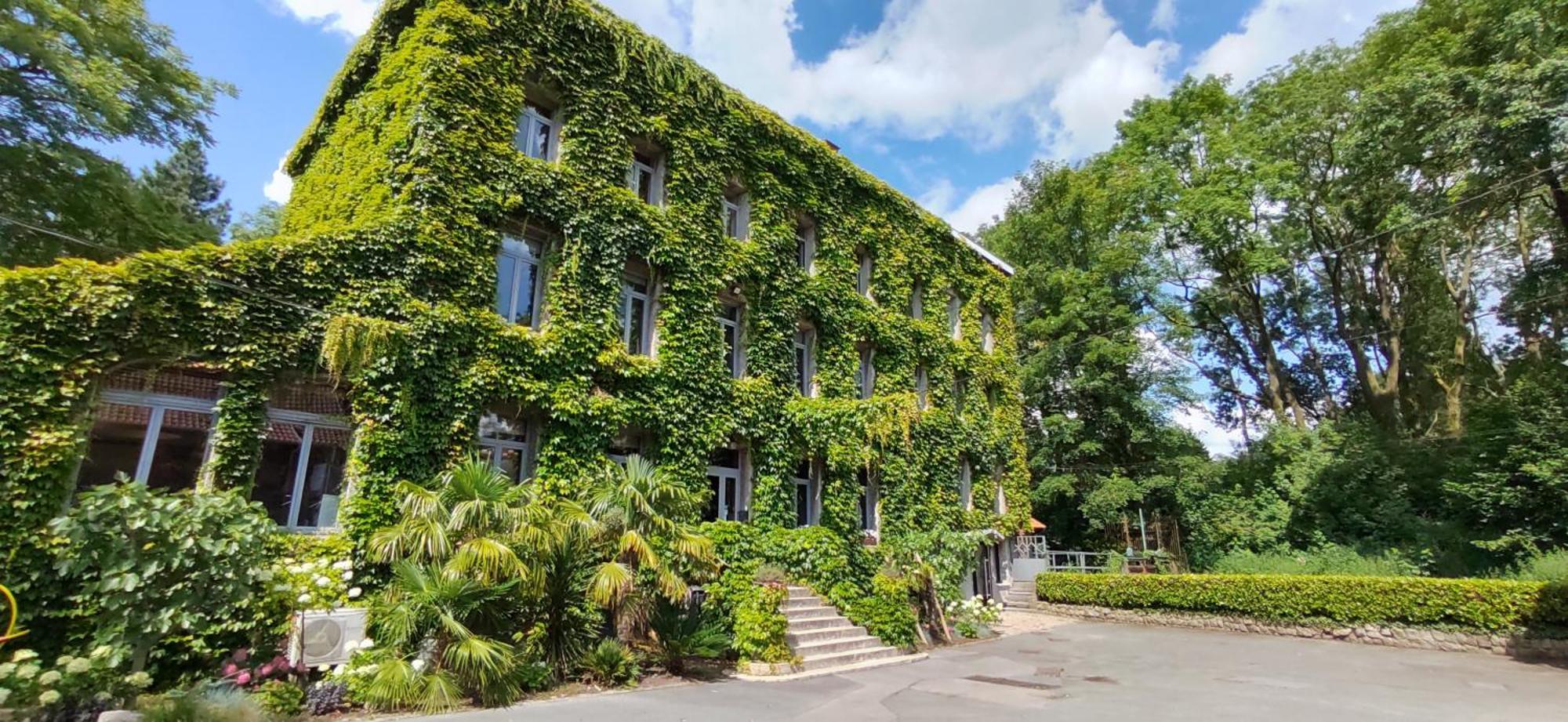 Logis Hotel-Restaurant - Le Moulin D'Artres Luaran gambar